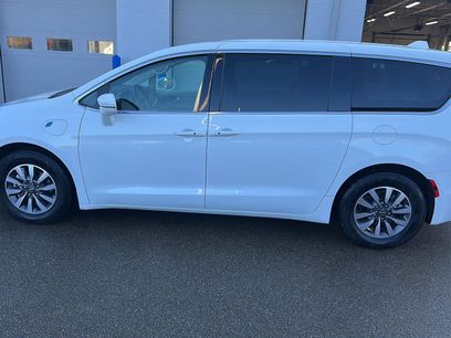 Used 2022 Chrysler Pacifica Touring-L