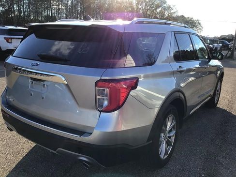 Used 2024 Ford Explorer Limited image 9