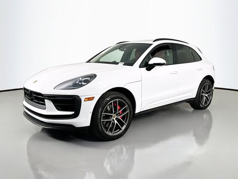 Used 2023 Porsche Macan S image 3