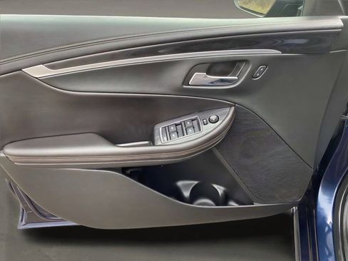 Used 2017 Chevrolet Impala LT w/ Convenience Package image 14