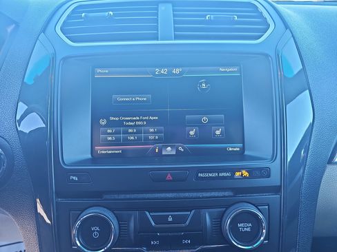 Used 2016 Ford Explorer XLT w/ Equipment Group 202A image 21