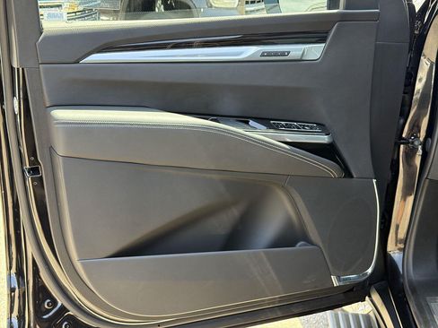 Used 2026 Cadillac Escalade ESV Luxury RWD image 22