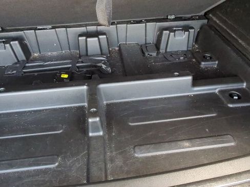Used 2022 Chevrolet Suburban LT AWD/4WD image 36