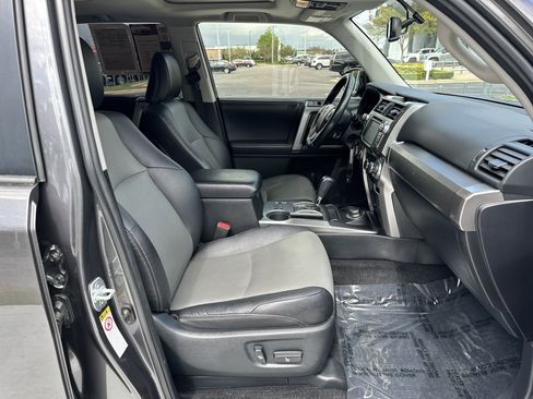 Used 2018 Toyota 4Runner SR5 Premium AWD/4WD image 33