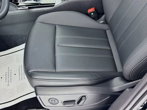 Used 2025 Audi Q5 Premium w/ Convenience Package image 19