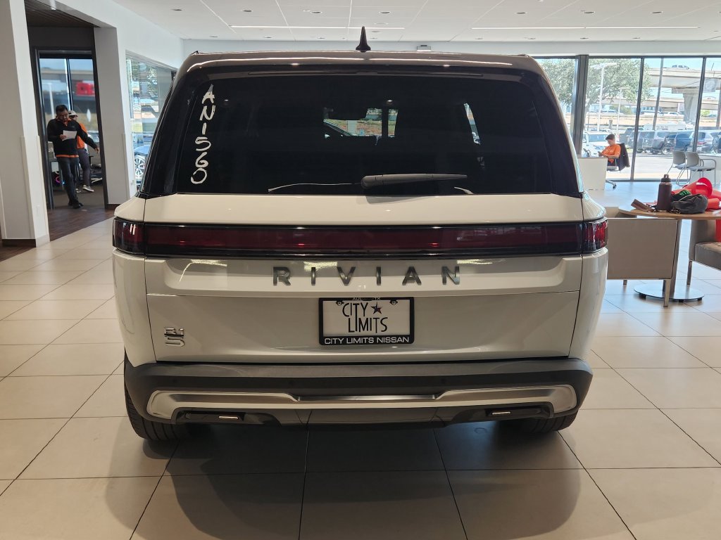 Used 2025 Rivian R1S Adventure Dual AWD/4WD image 6