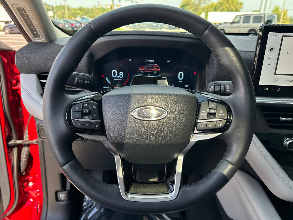 Used 2025 Ford Explorer Platinum w/ Ultimate Package AWD/4WD image 17