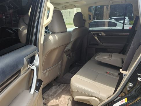 Used 2019 Lexus GX 460 w/ Navigation Package image 21
