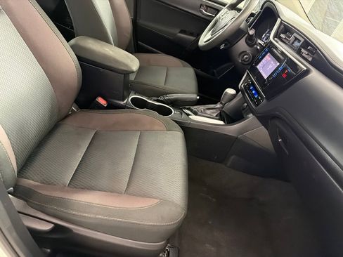 Used 2018 Toyota Corolla LE FWD image 23