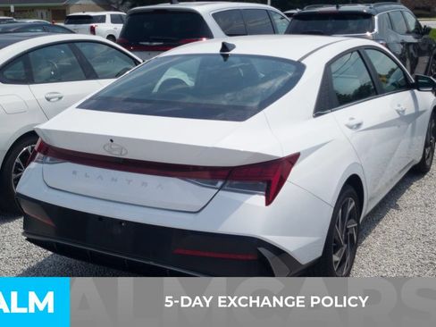 Used 2025 Hyundai Elantra SEL FWD image 3