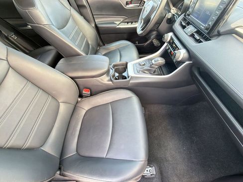 Used 2021 Toyota RAV4 XLE Premium image 35