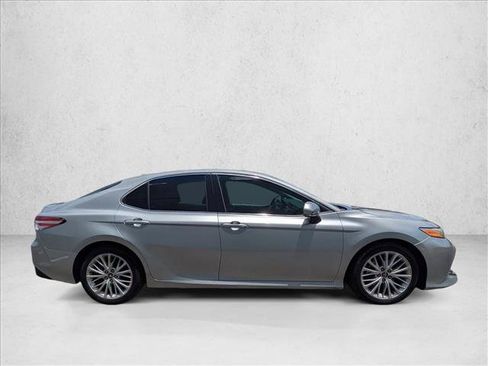 Used 2019 Toyota Camry XLE FWD image 4