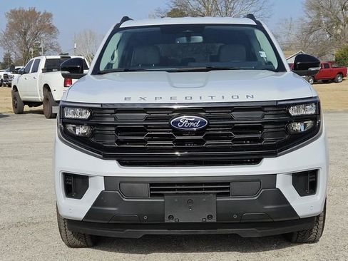 New 2026 Ford Expedition Active image 3