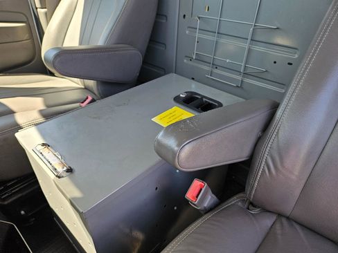 Used 2015 Chevrolet Express 2500 RWD image 20