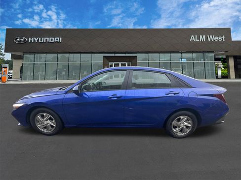 Used 2025 Hyundai Elantra SE image 8