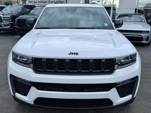 New 2026 Jeep Grand Cherokee Limited w/ Limited Altitude Package AWD/4WD image 2