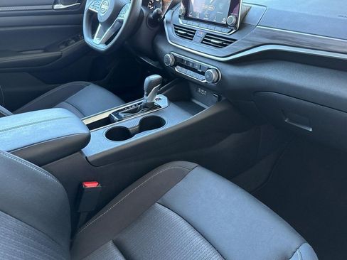 Used 2025 Nissan Altima 2.5 SV image 31