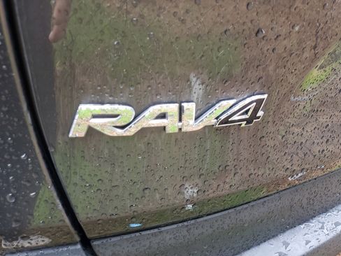 Used 2022 Toyota RAV4 LE image 6