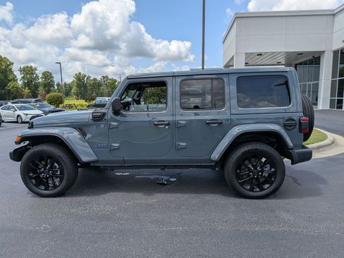 Used 2025 Jeep Wrangler Unlimited Sahara w/ Safety Group AWD/4WD image 8