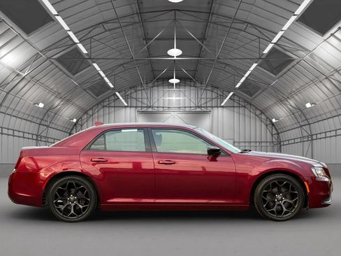 Used 2019 Chrysler 300 Touring w/ Sport Appearance Package RWD image 8
