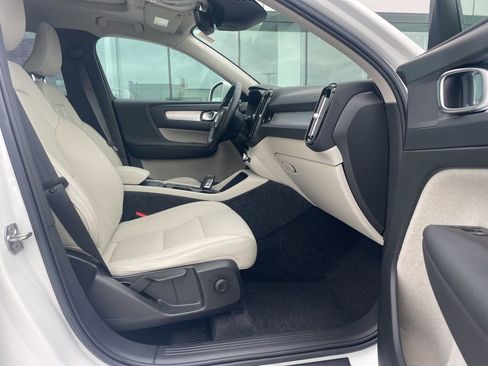 Used 2020 Volvo XC40 T5 Momentum image 17