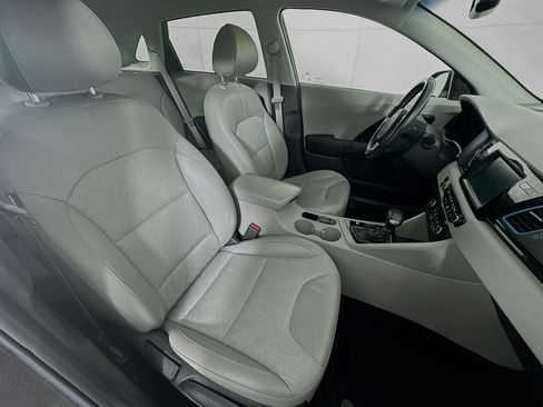 Used 2018 Kia Niro EX image 28