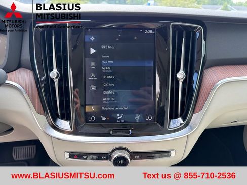 Used 2019 Volvo S60 T5 Momentum w/ Multimedia Package FWD image 26
