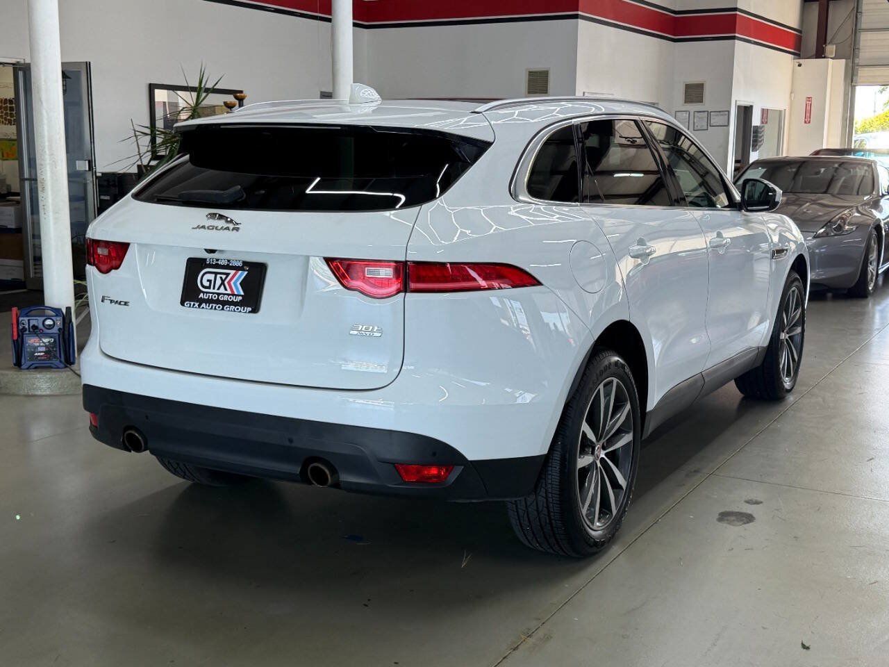 Used 2019 Jaguar F-PACE Prestige AWD/4WD image 2