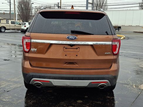 Used 2017 Ford Explorer XLT AWD/4WD image 5