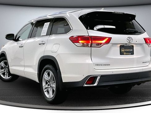 Used 2017 Toyota Highlander Limited AWD/4WD image 4