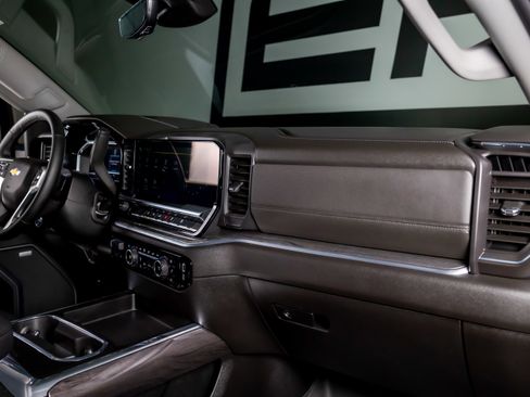 Used 2024 Chevrolet Silverado 2500 LTZ w/ LTZ Plus Package image 27