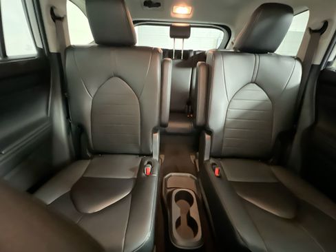 Used 2025 Toyota Highlander XLE AWD/4WD image 33