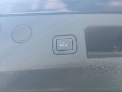 Used 2020 Chevrolet Equinox Premier AWD/4WD image 10