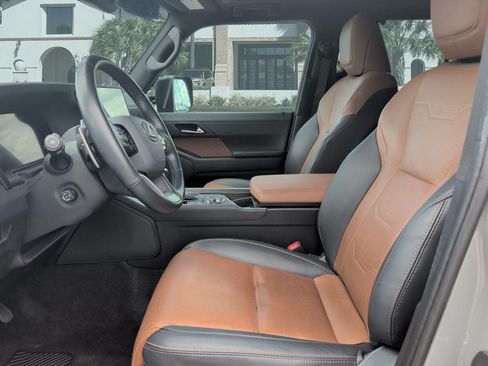 Certified 2024 Lexus GX 550 w/ Accessory Package (Z1) AWD/4WD image 11