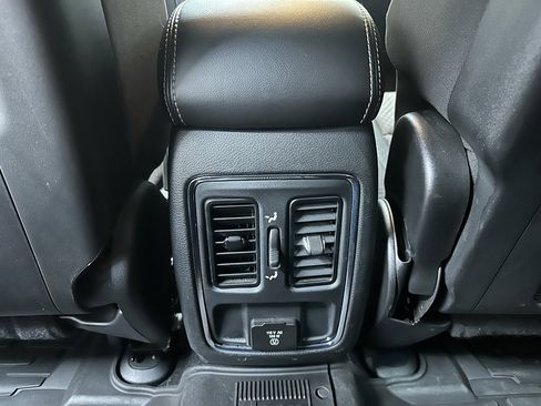 Used 2021 Jeep Grand Cherokee Freedom Edition image 34