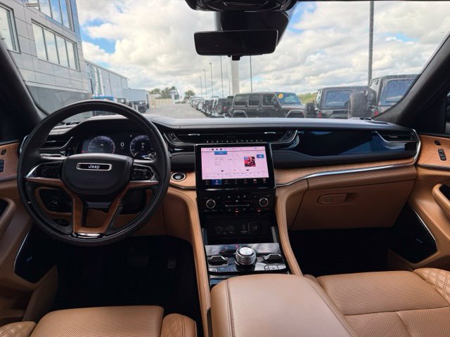 Used 2023 Jeep Grand Cherokee L Summit AWD/4WD image 17
