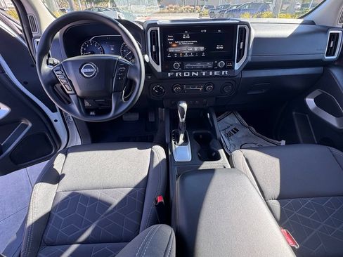 Certified 2025 Nissan Frontier SV AWD/4WD image 20