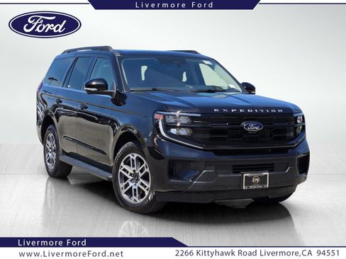Certified 2025 Ford Expedition Active AWD/4WD image 1