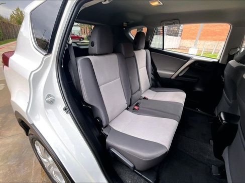 Used 2015 Toyota RAV4 LE image 34