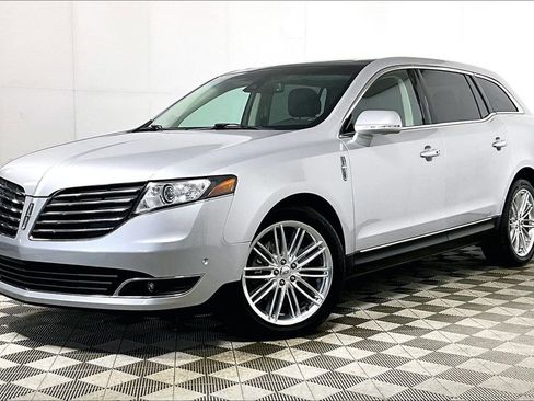 Used 2019 Lincoln MKT AWD image 2