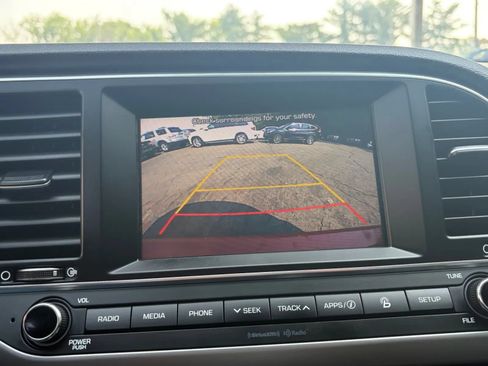 Used 2017 Hyundai Elantra Limited FWD image 34