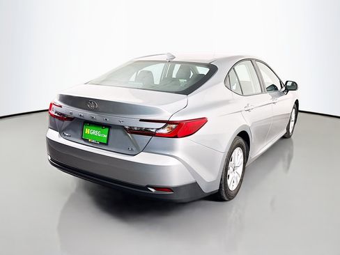 Used 2025 Toyota Camry LE w/ Convenience Package image 10