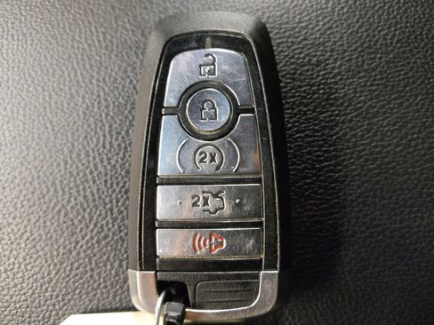Used 2018 Ford Explorer XLT w/ Equipment Group 201A FWD image 32