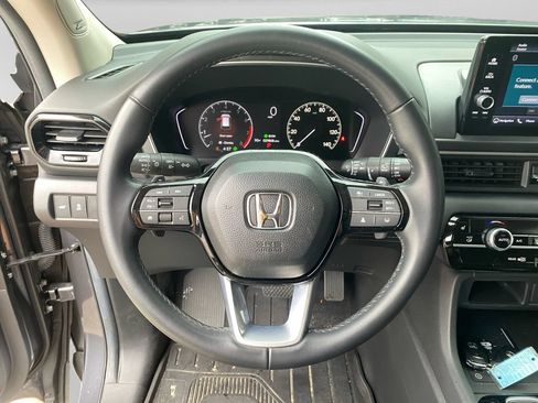 Used 2025 Honda Pilot Touring image 12