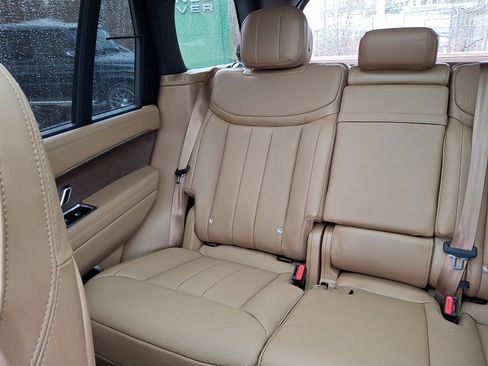 New 2026 Land Rover Range Rover SE image 15