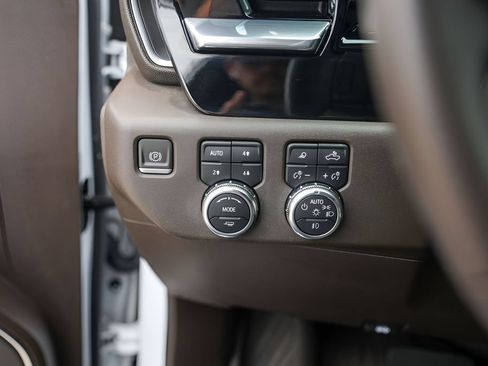 Used 2024 GMC Sierra 1500 SLT AWD/4WD image 18