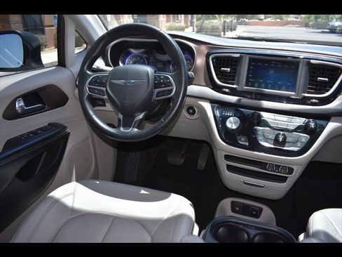 Used 2021 Chrysler Voyager Lxi FWD image 30