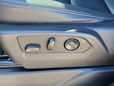 Used 2021 Chevrolet Suburban Z71 w/ Luxury Package image 21