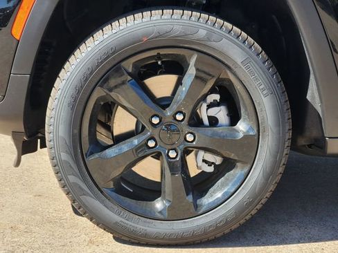 New 2025 Jeep Grand Cherokee L Limited w/ Black Appearance Package image 7