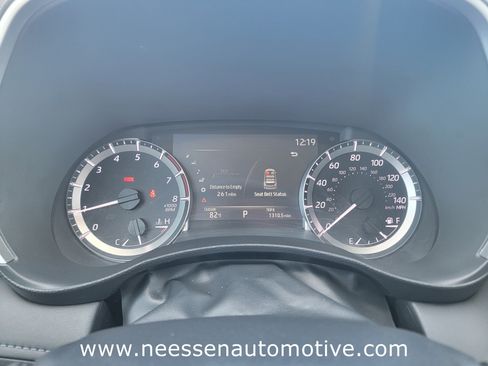 Used 2023 Toyota Highlander XLE image 22